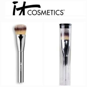 It Cosmetics Heavenly Luxe Plush Paddle Foundation Brush